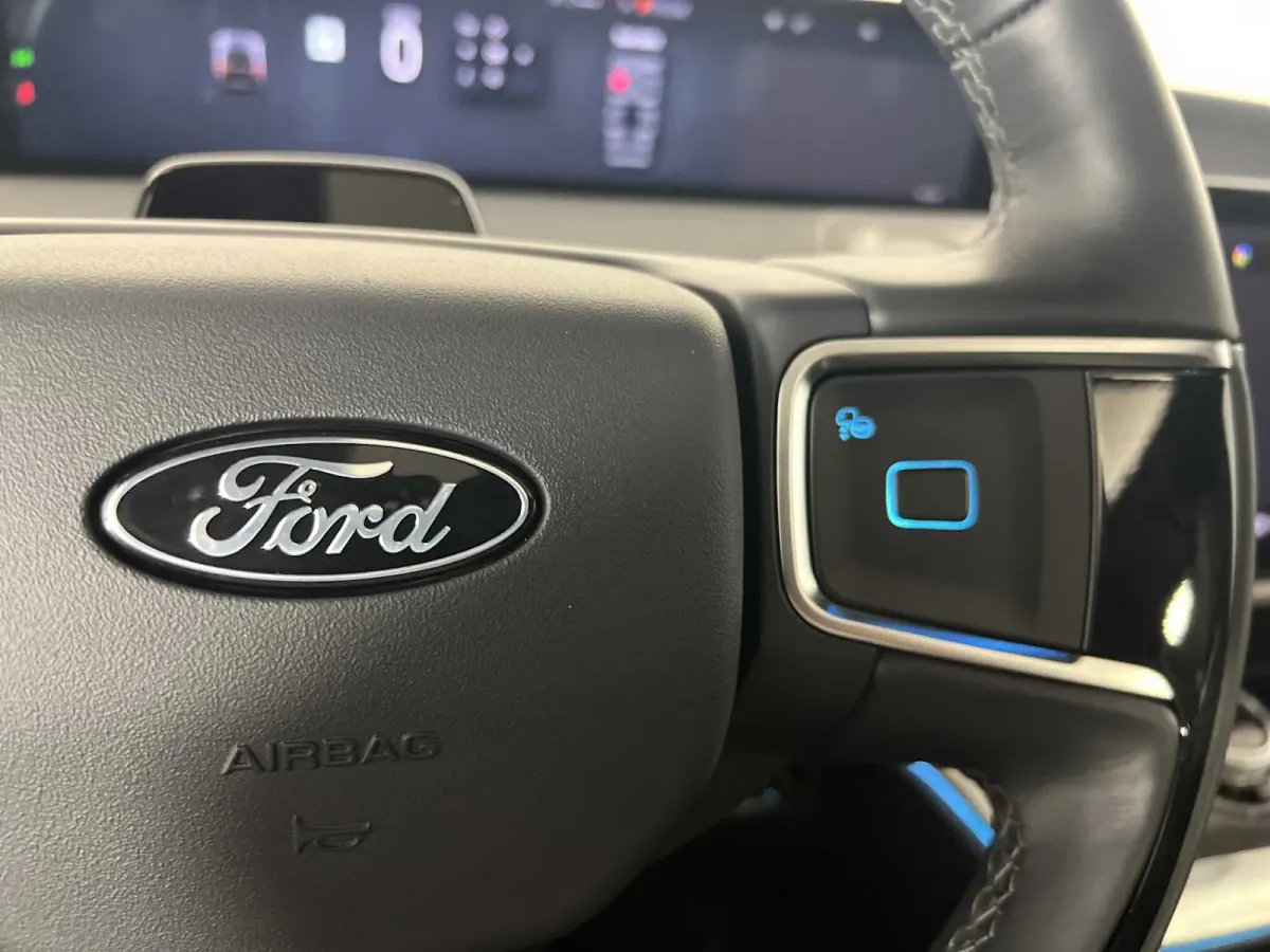 2025 Ford Expedition MAX Platinum thumbnail 37
