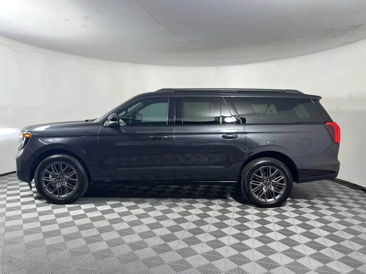 2025 Ford Expedition MAX Platinum thumbnail 4