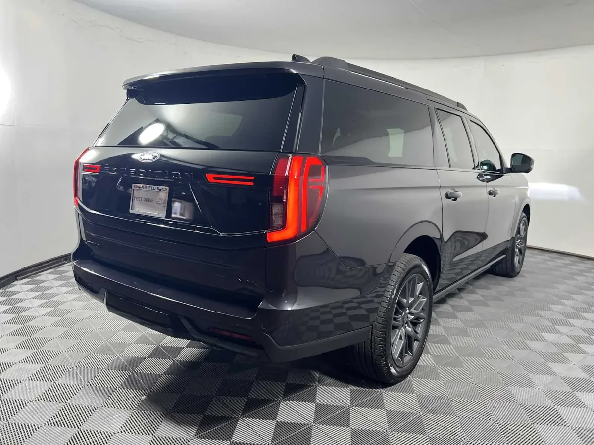 2025 Ford Expedition MAX Platinum thumbnail 8
