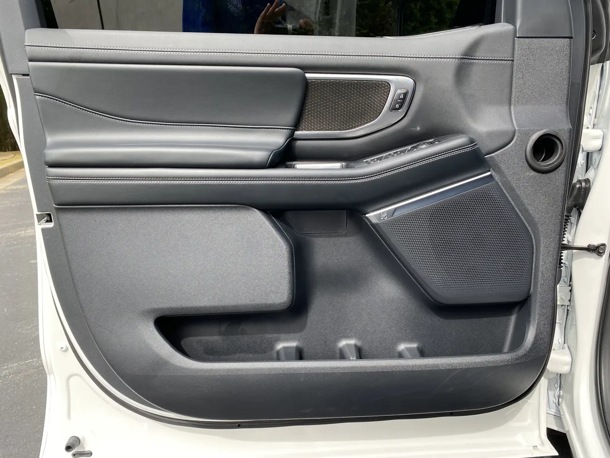 2025 Ford Expedition Max Platinum thumbnail 14