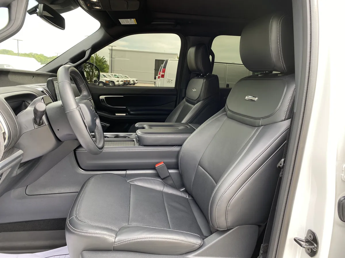 2025 Ford Expedition Max Platinum thumbnail 15
