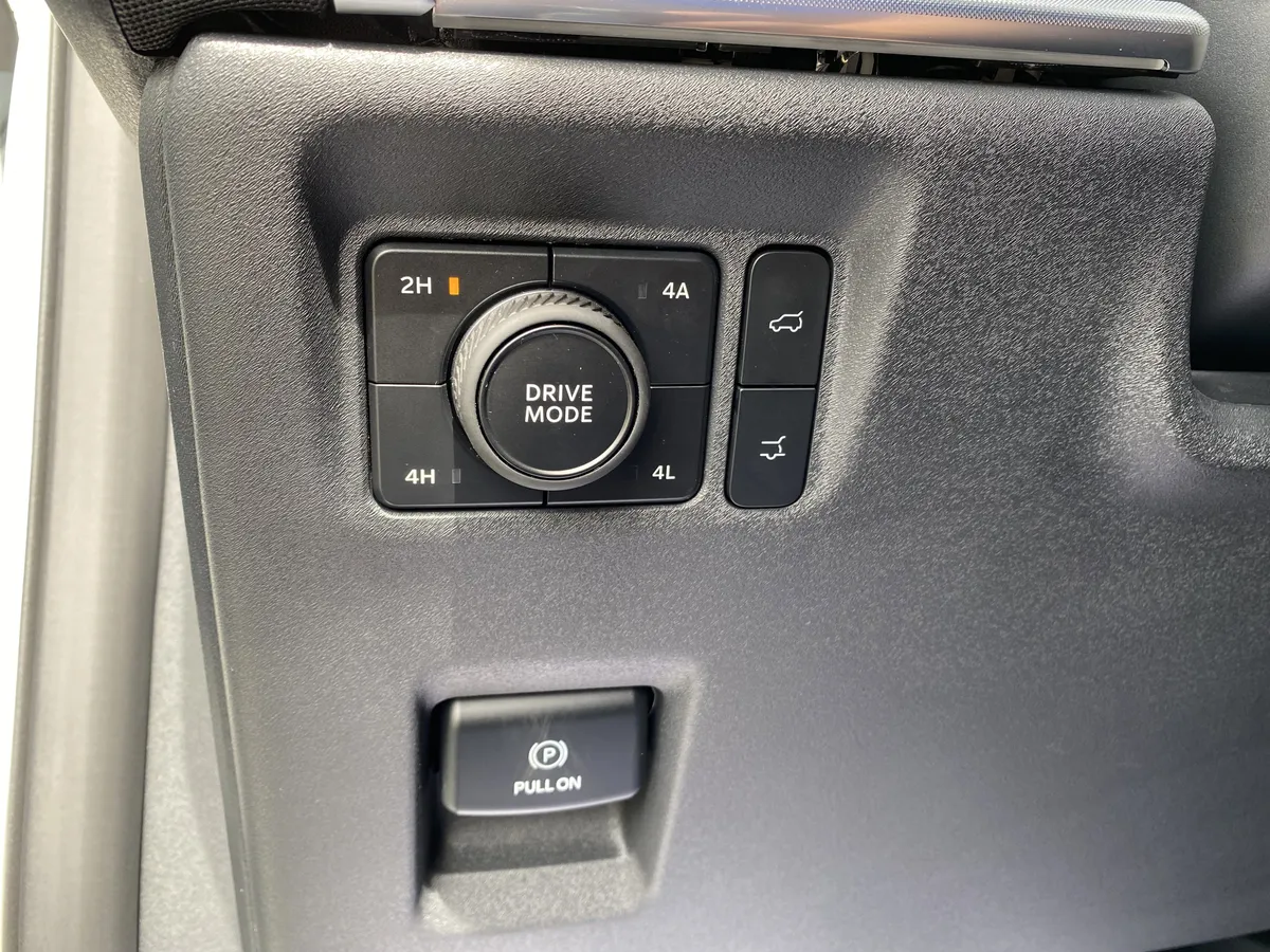 2025 Ford Expedition Max Platinum thumbnail 17