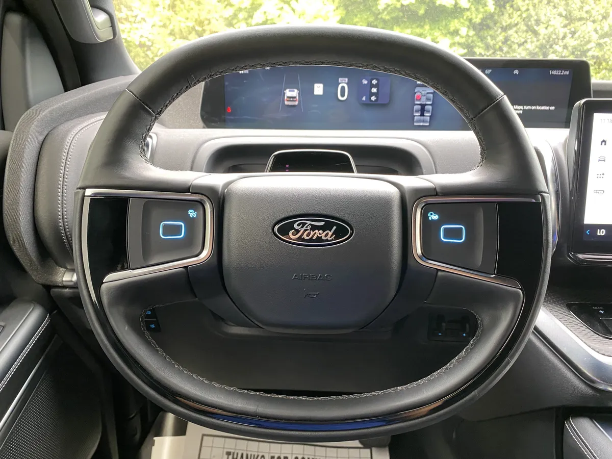 2025 Ford Expedition Max Platinum thumbnail 18