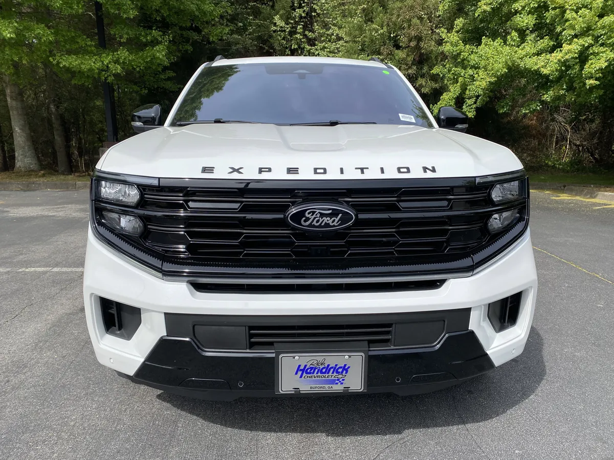 2025 Ford Expedition Max Platinum thumbnail 2