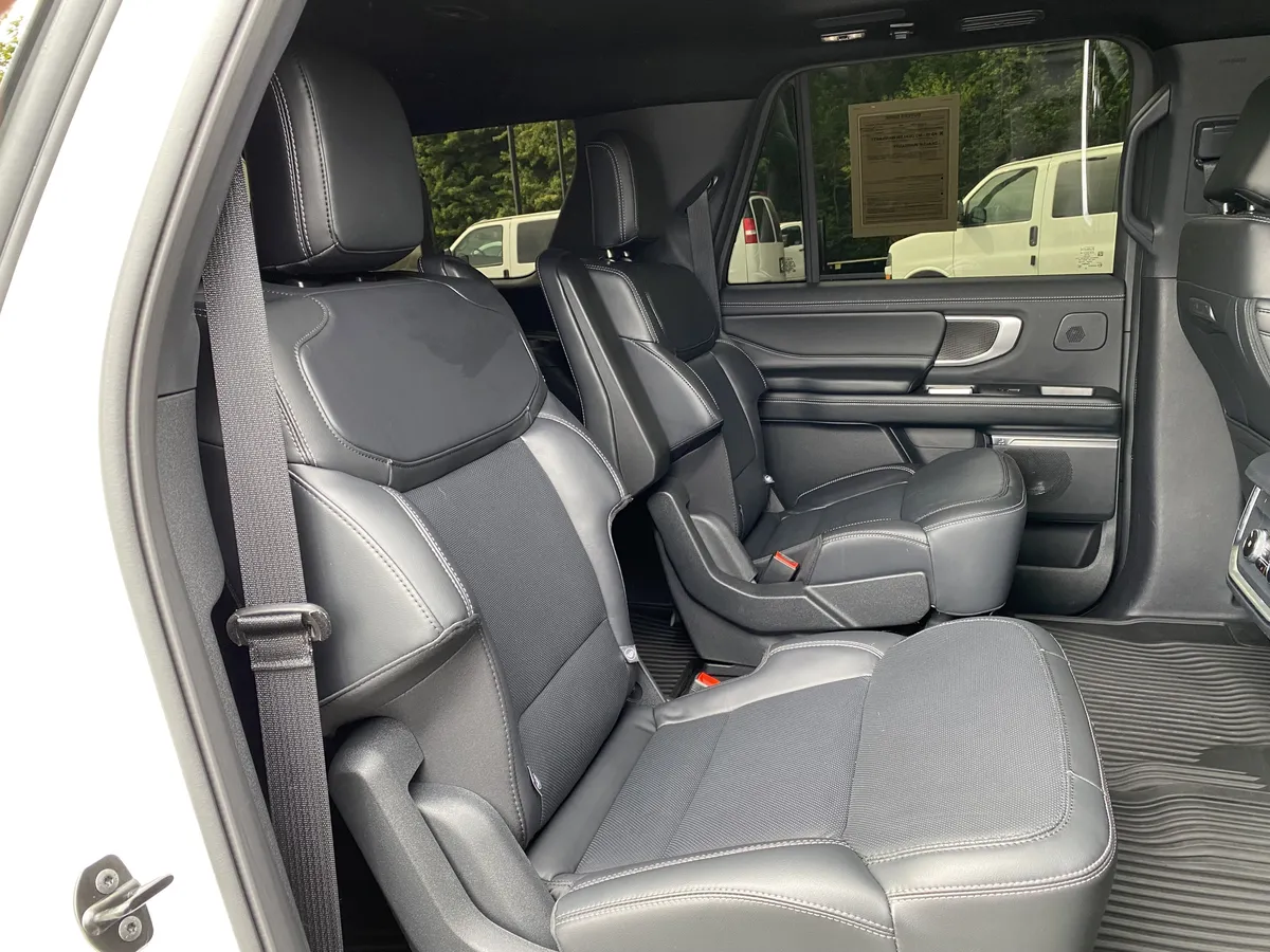 2025 Ford Expedition Max Platinum thumbnail 35
