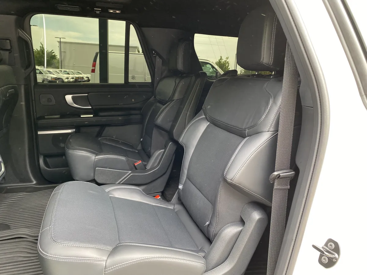 2025 Ford Expedition Max Platinum thumbnail 36