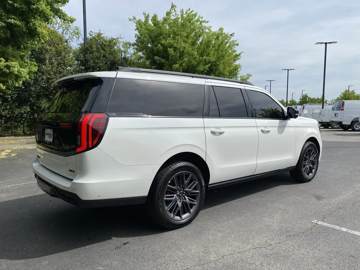 2025 Ford Expedition Max Platinum thumbnail 8