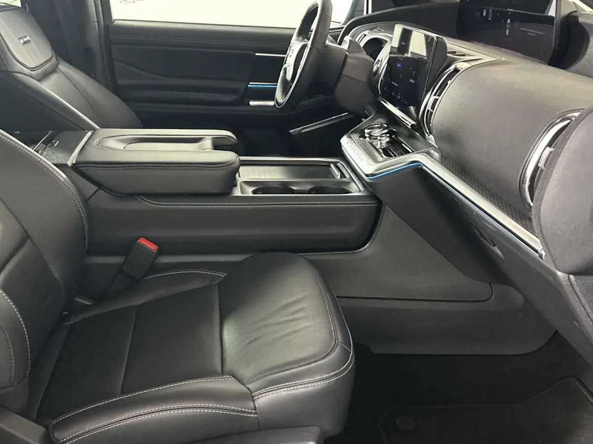 2025 Ford Expedition Platinum thumbnail 15