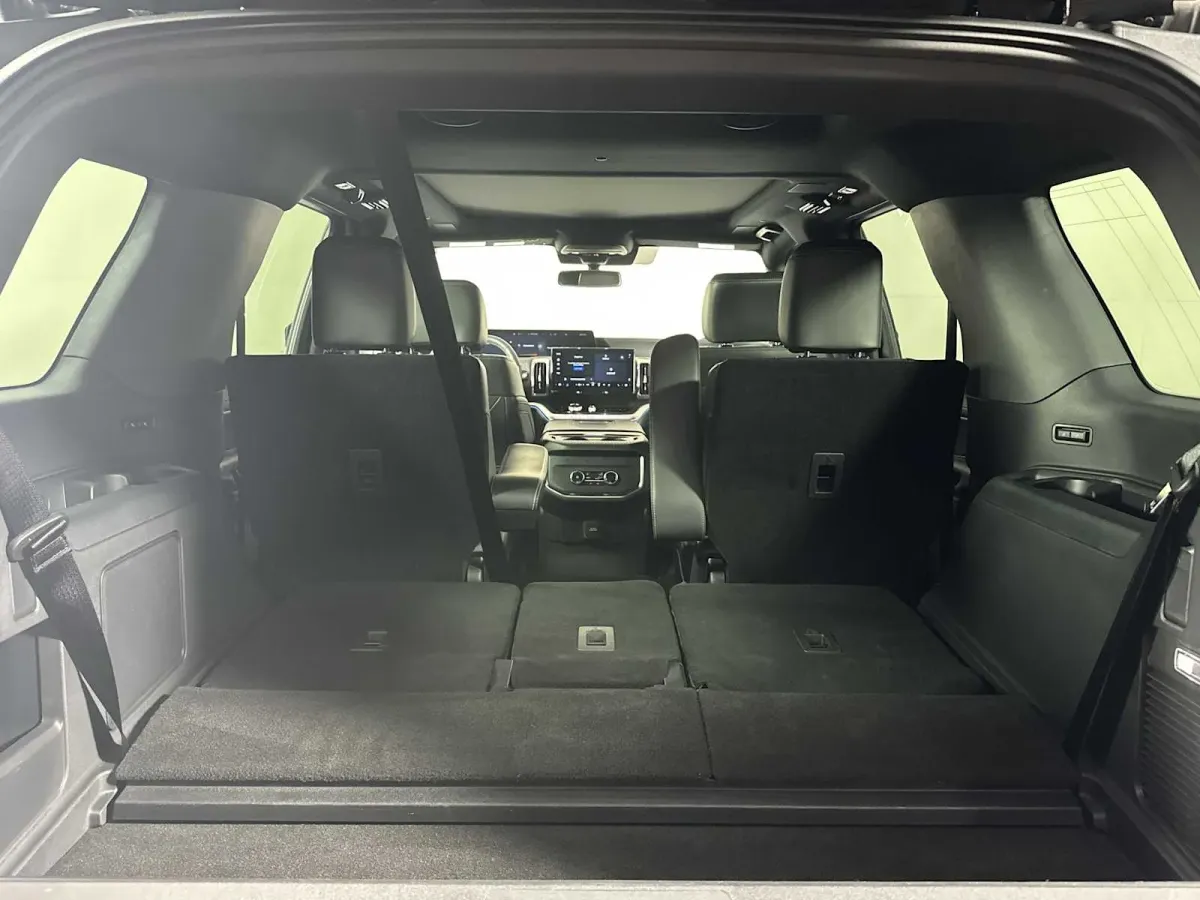 2025 Ford Expedition Platinum thumbnail 23