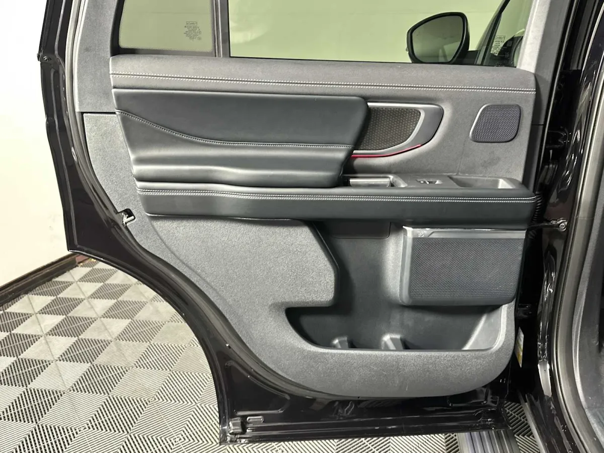 2025 Ford Expedition Platinum thumbnail 26