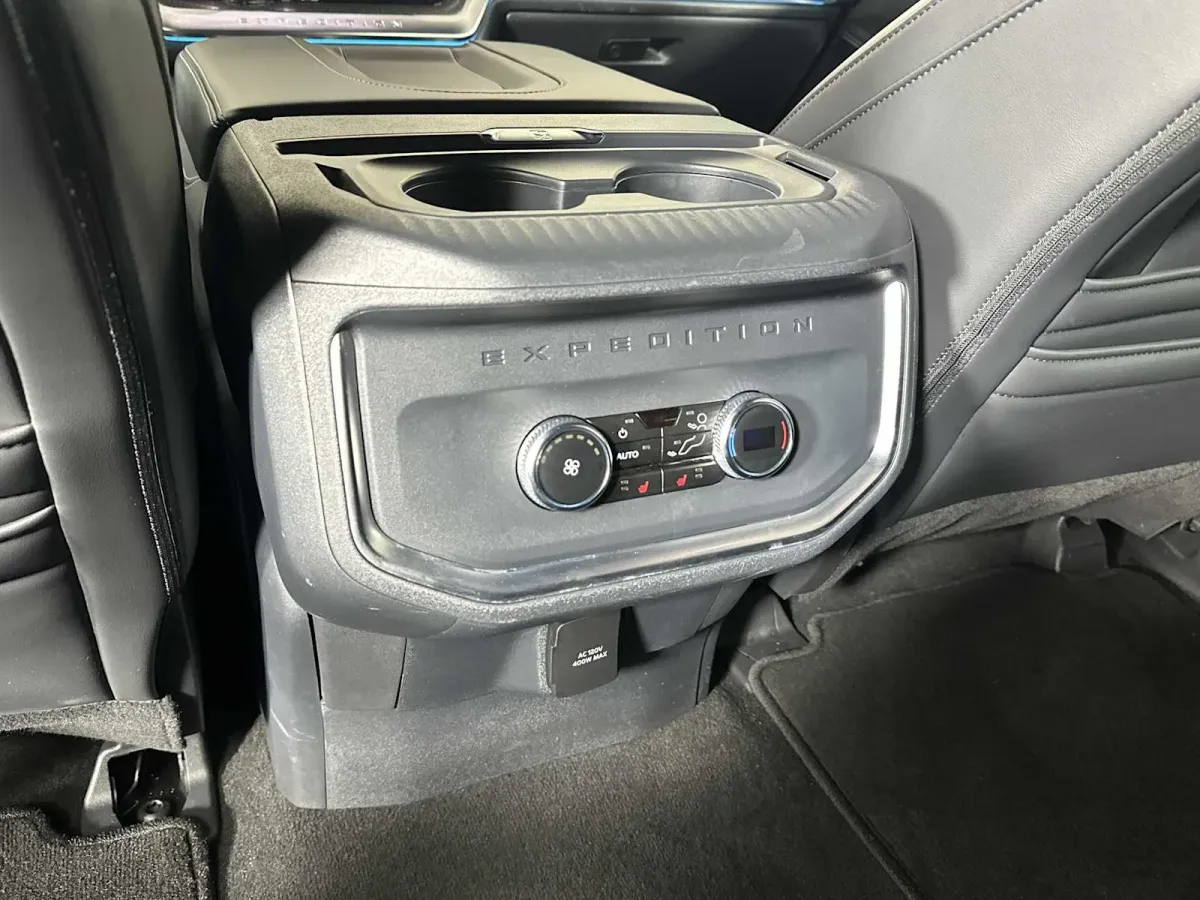 2025 Ford Expedition Platinum thumbnail 27
