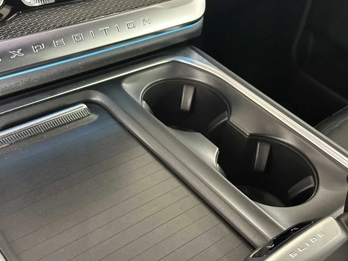 2025 Ford Expedition Platinum thumbnail 35