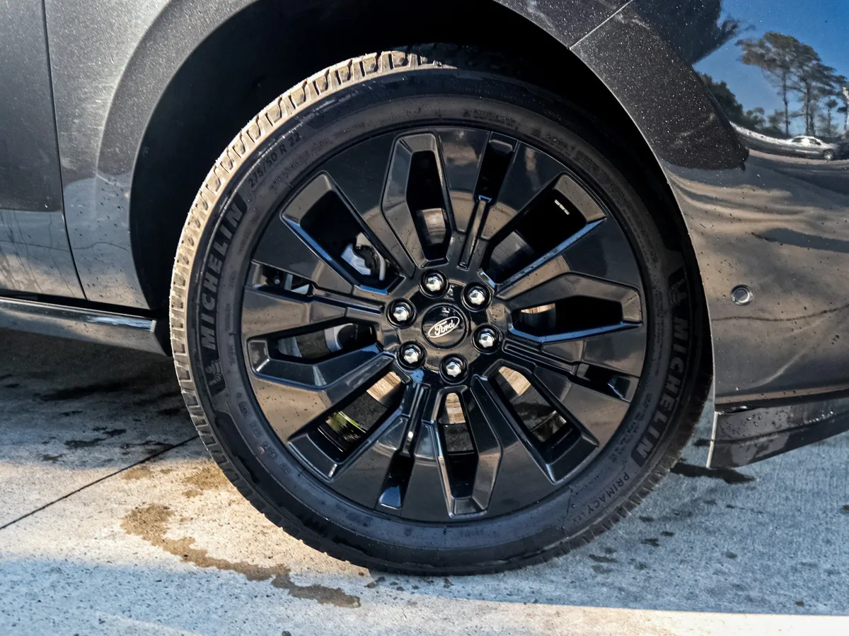 2025 Ford Expedition Platinum thumbnail 12