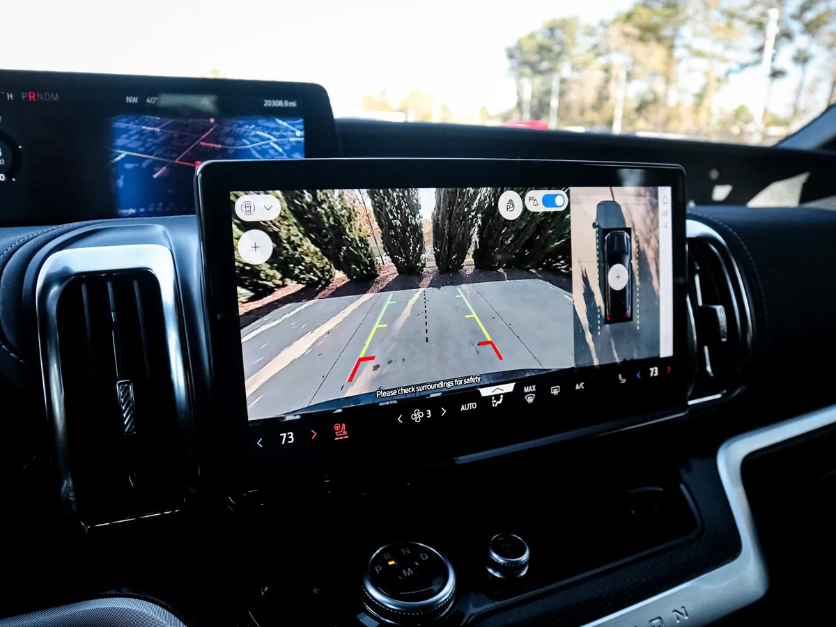 2025 Ford Expedition Platinum thumbnail 24