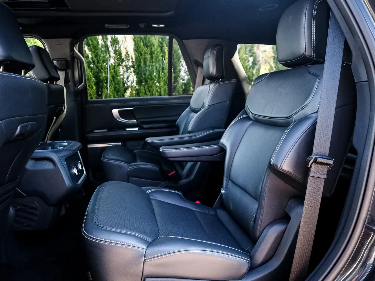2025 Ford Expedition Platinum thumbnail 30