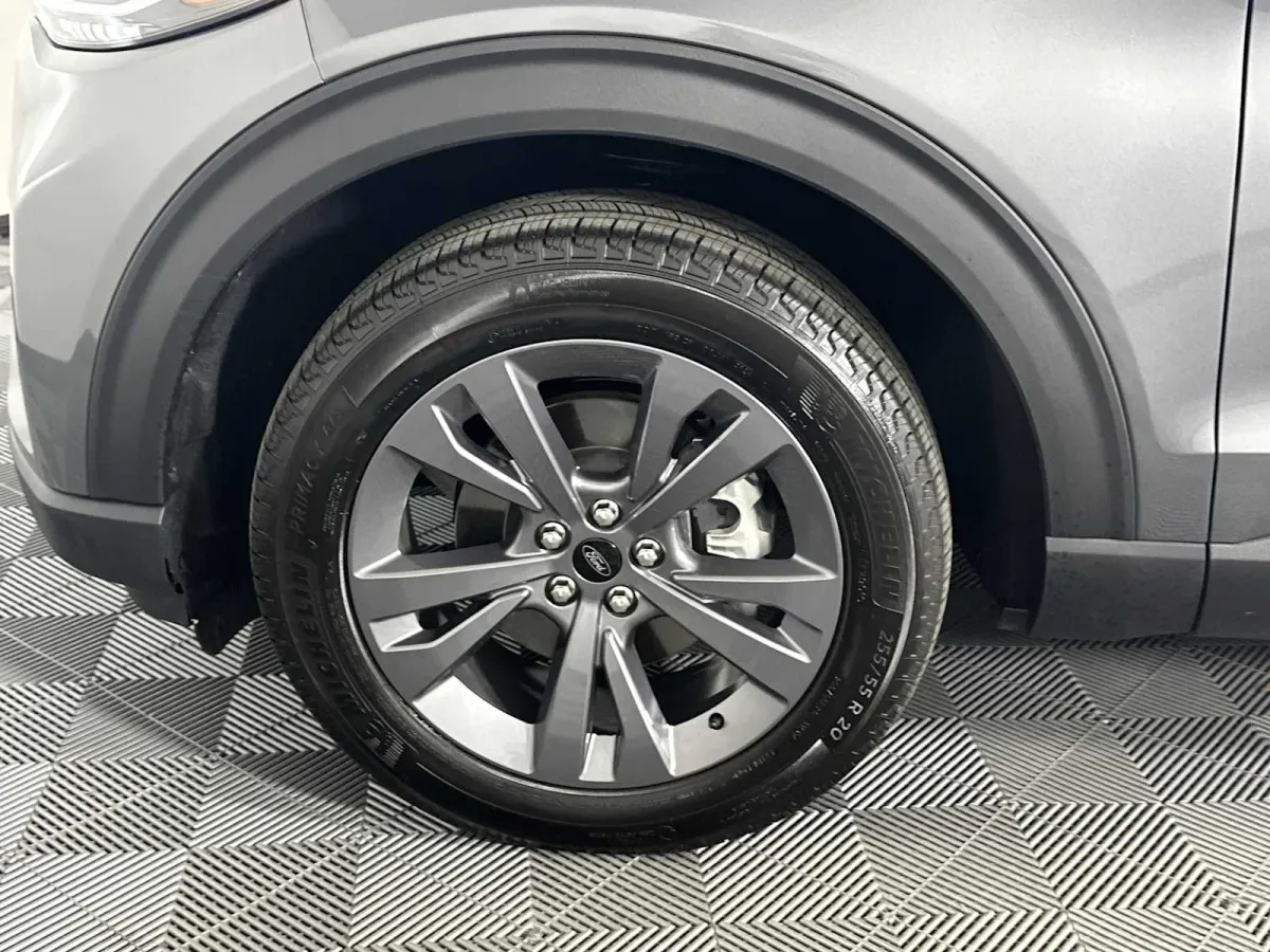 2025 Ford Explorer Active thumbnail 12