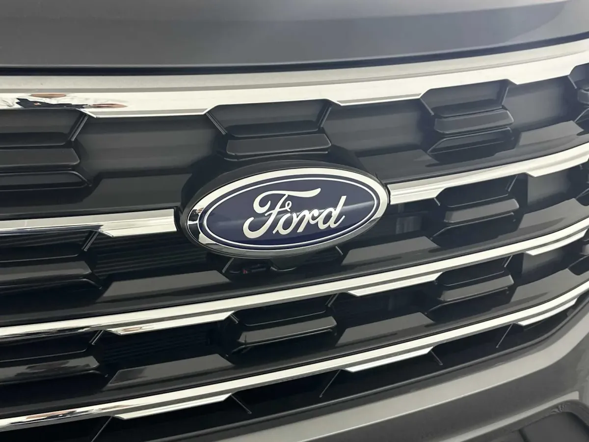 2025 Ford Explorer Active thumbnail 13