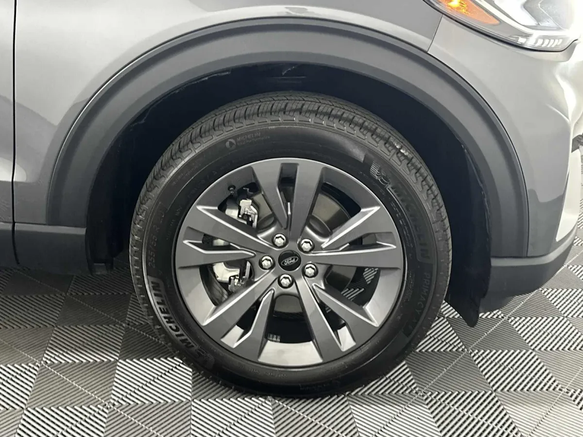 2025 Ford Explorer Active thumbnail 14