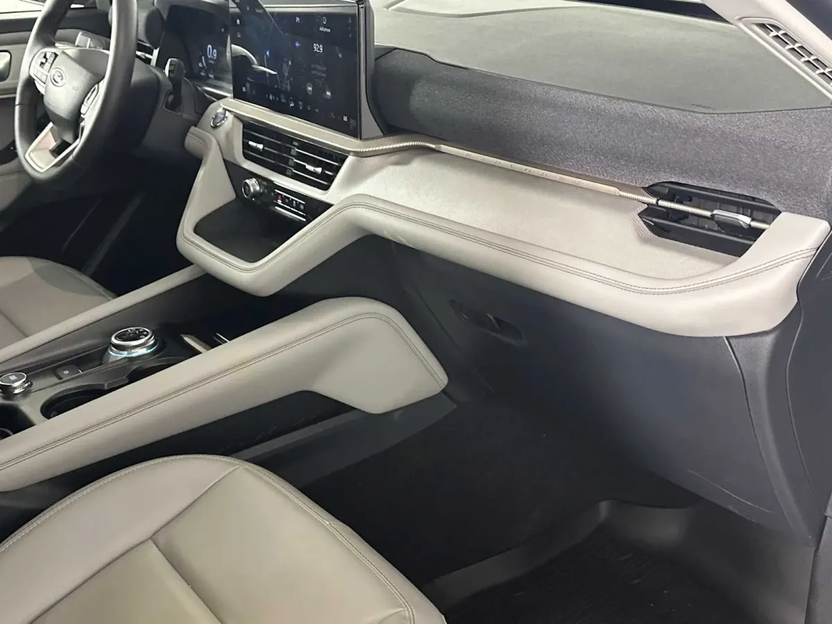 2025 Ford Explorer Active thumbnail 16