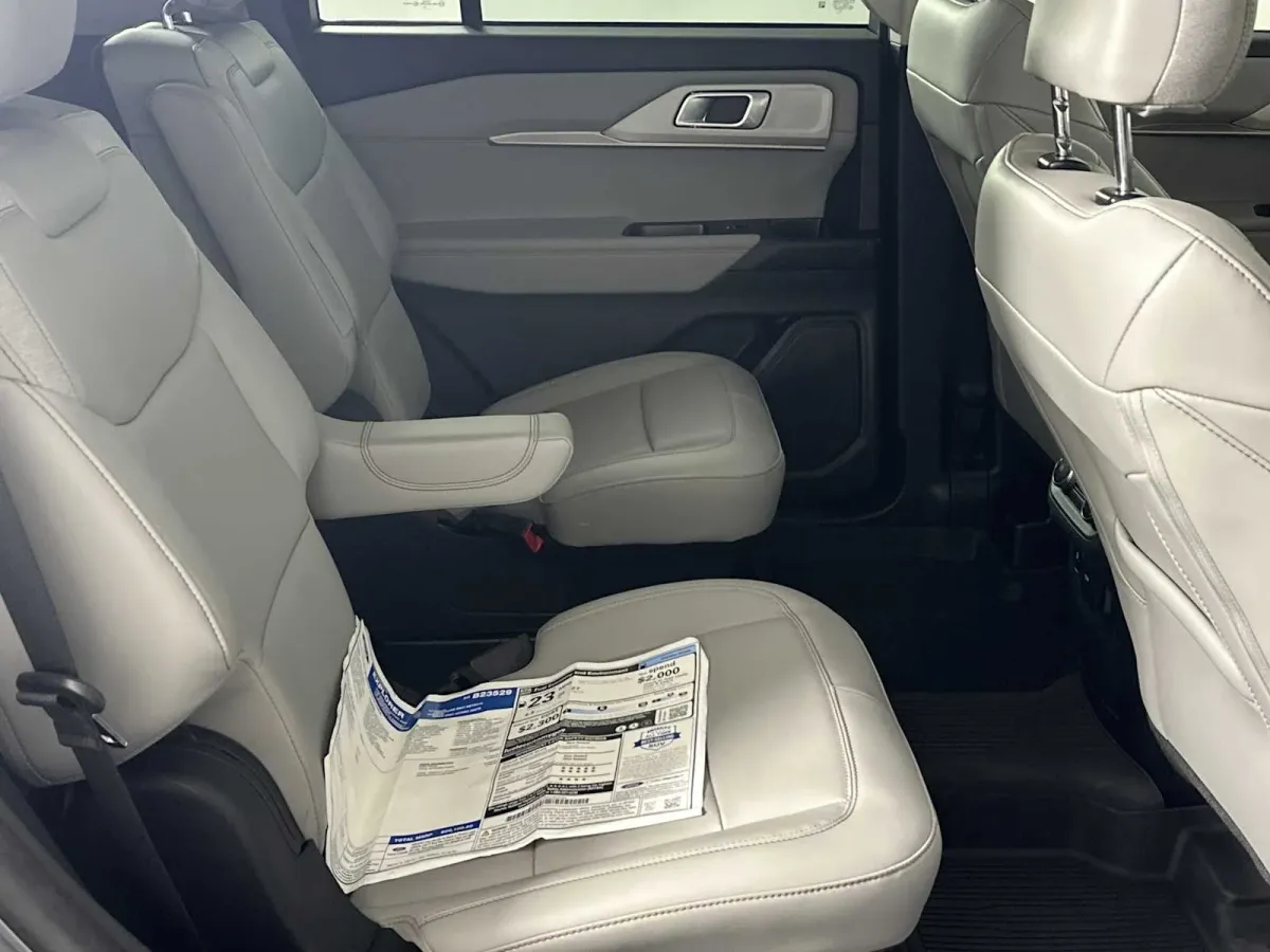 2025 Ford Explorer Active thumbnail 18