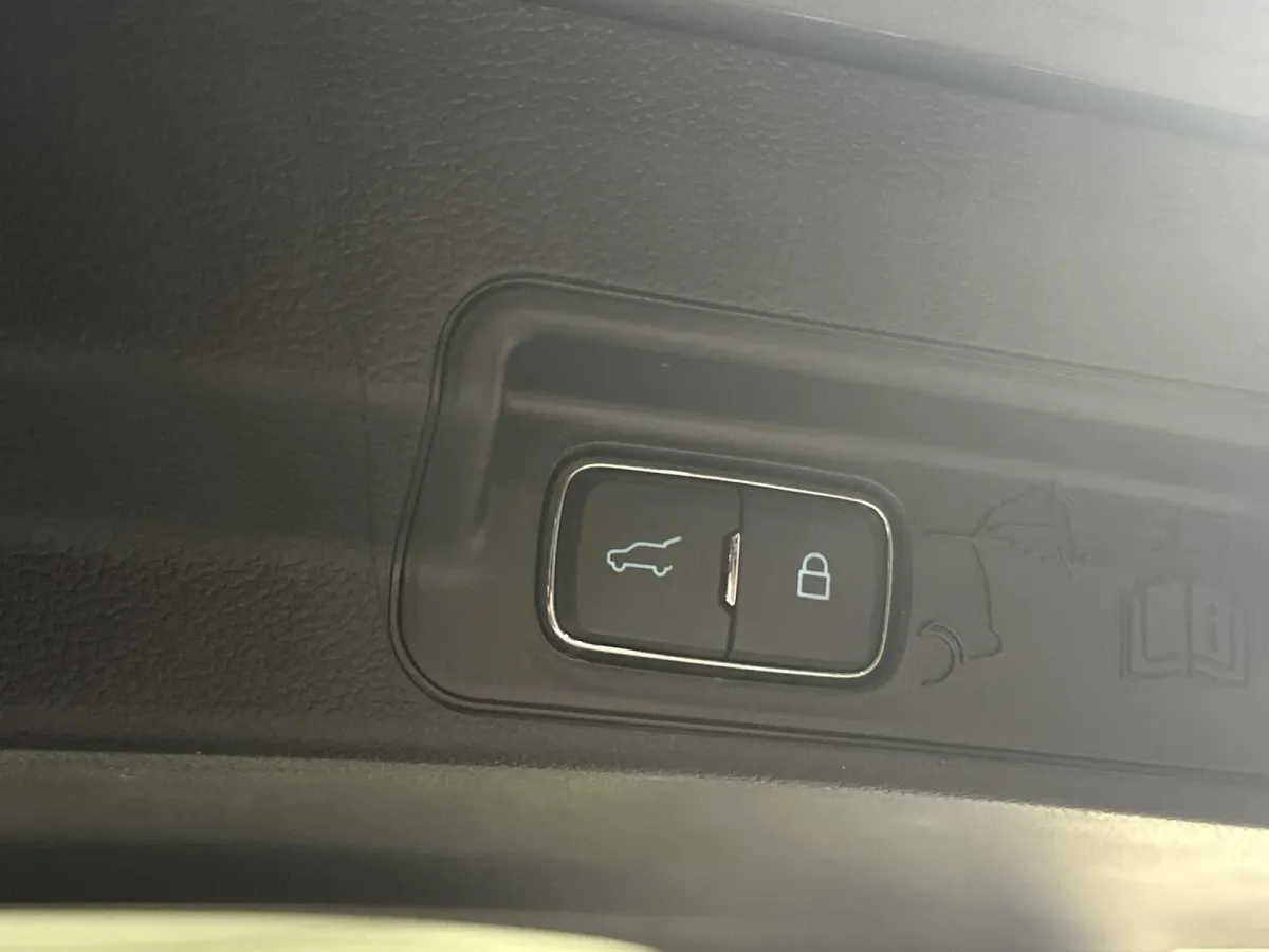 2025 Ford Explorer Active thumbnail 22