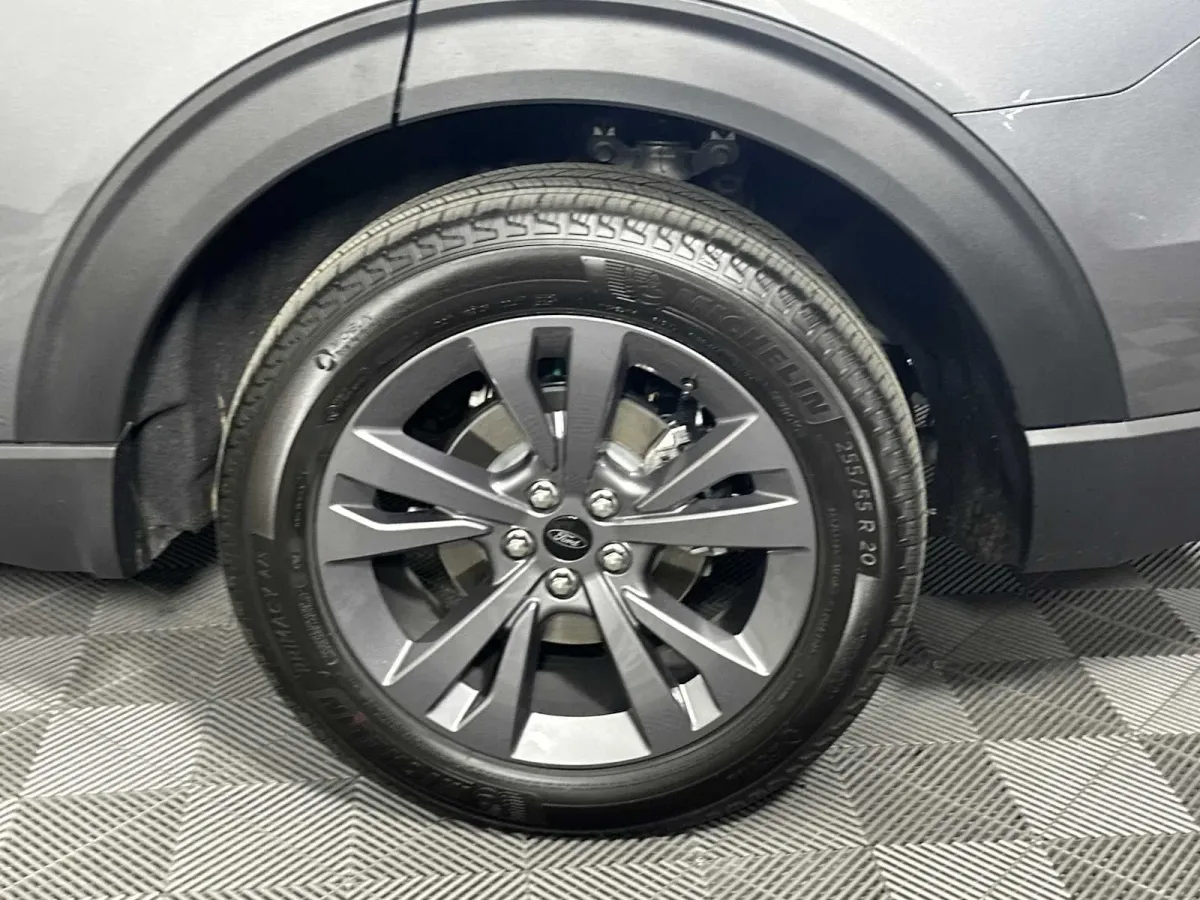 2025 Ford Explorer Active thumbnail 23