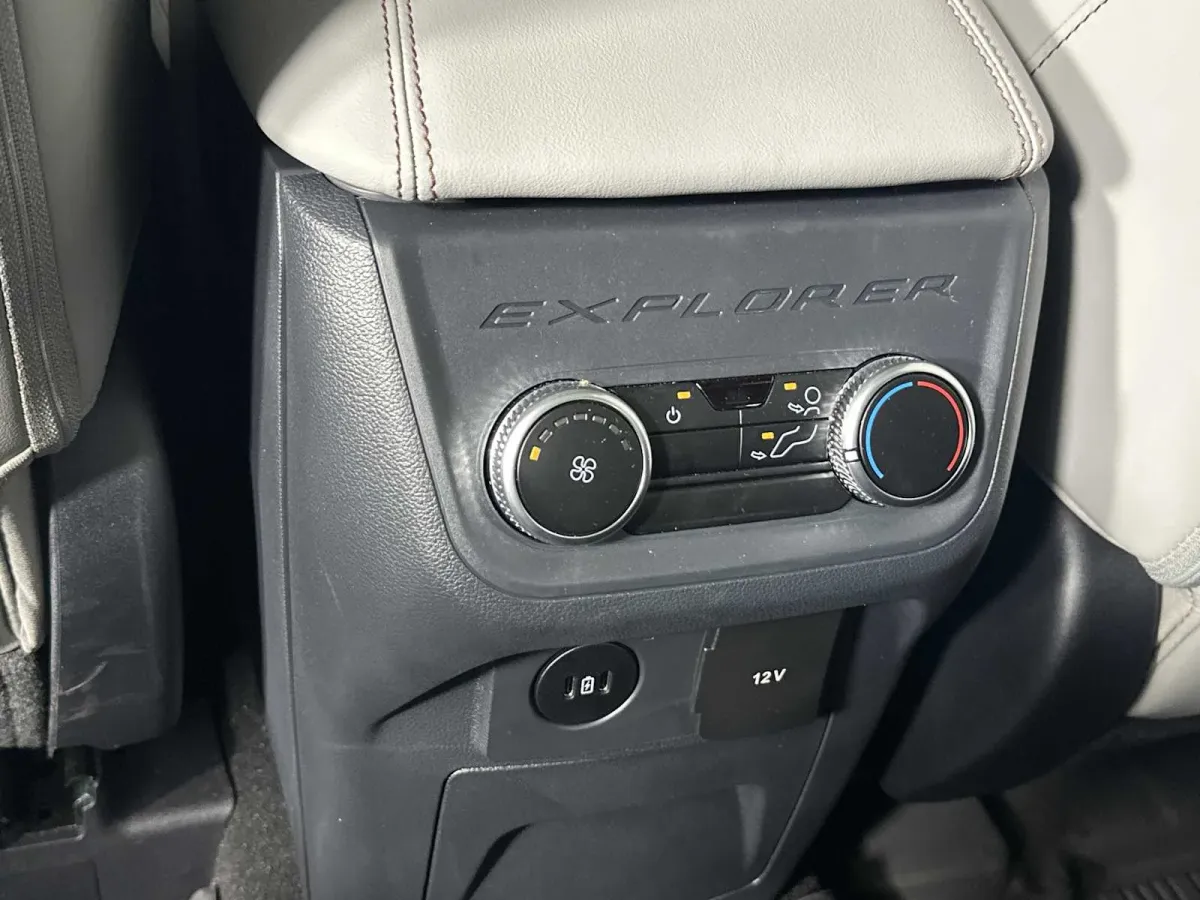 2025 Ford Explorer Active thumbnail 26