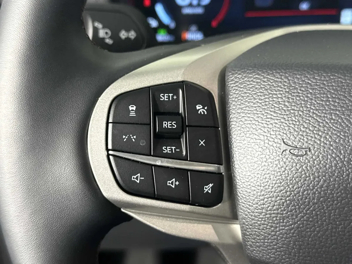 2025 Ford Explorer Active thumbnail 29