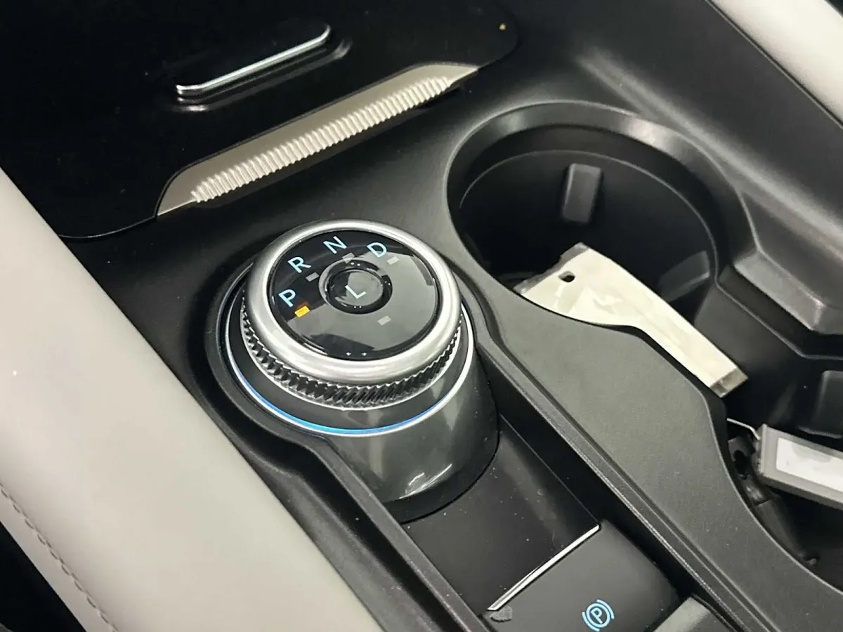 2025 Ford Explorer Active thumbnail 35