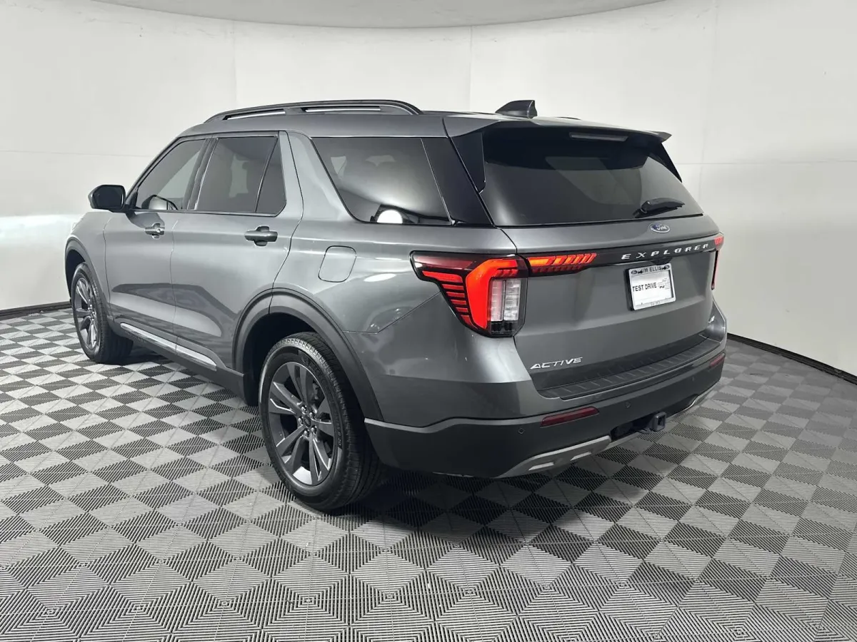2025 Ford Explorer Active thumbnail 6