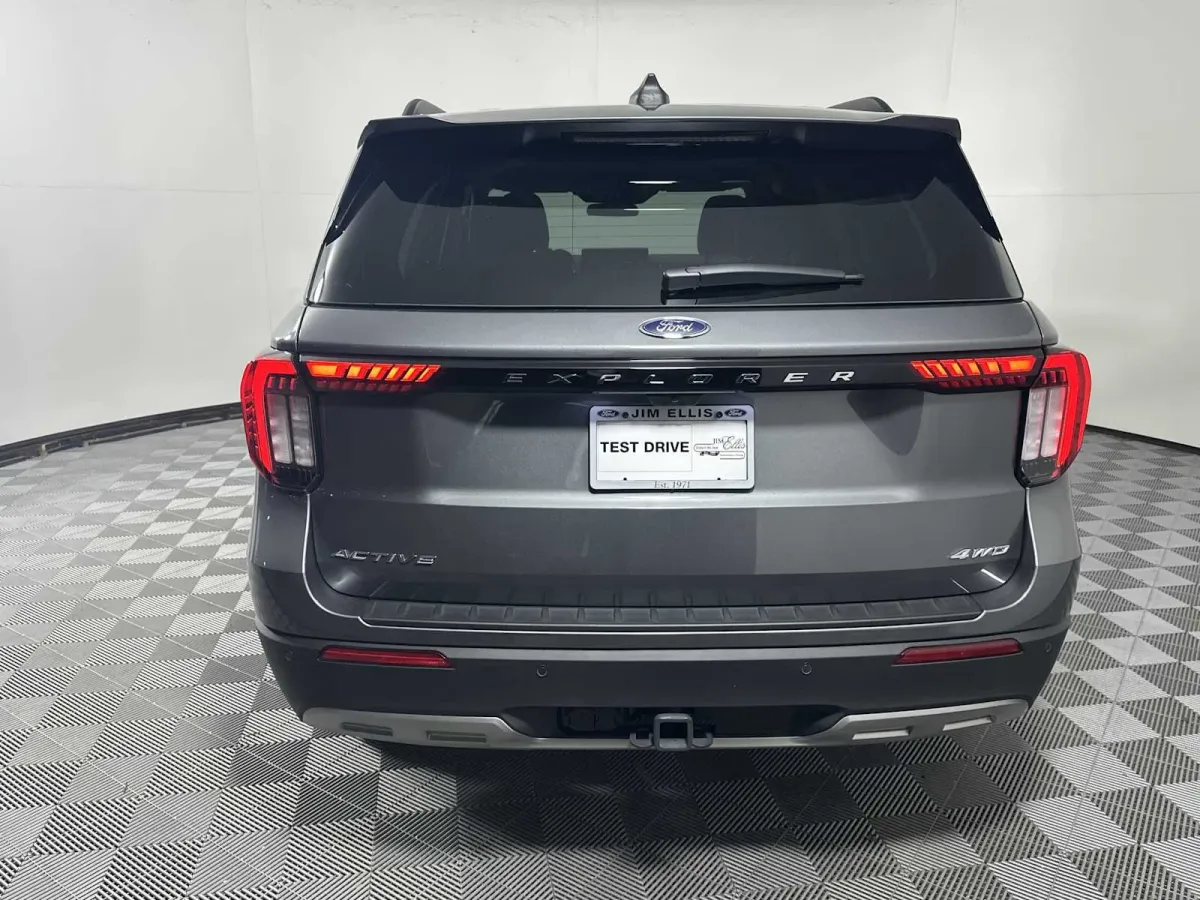 2025 Ford Explorer Active thumbnail 7