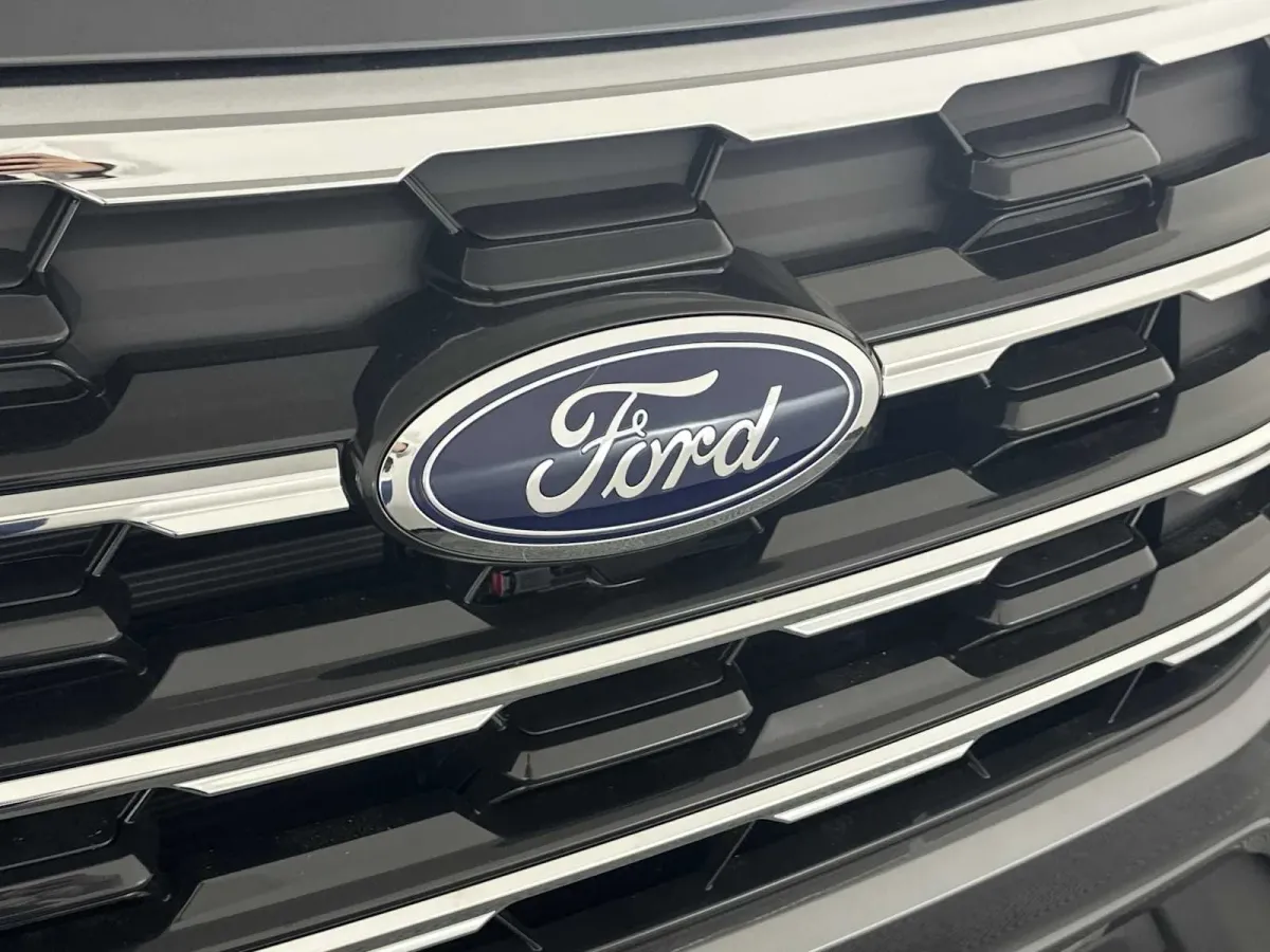 2025 Ford Explorer Active thumbnail 14