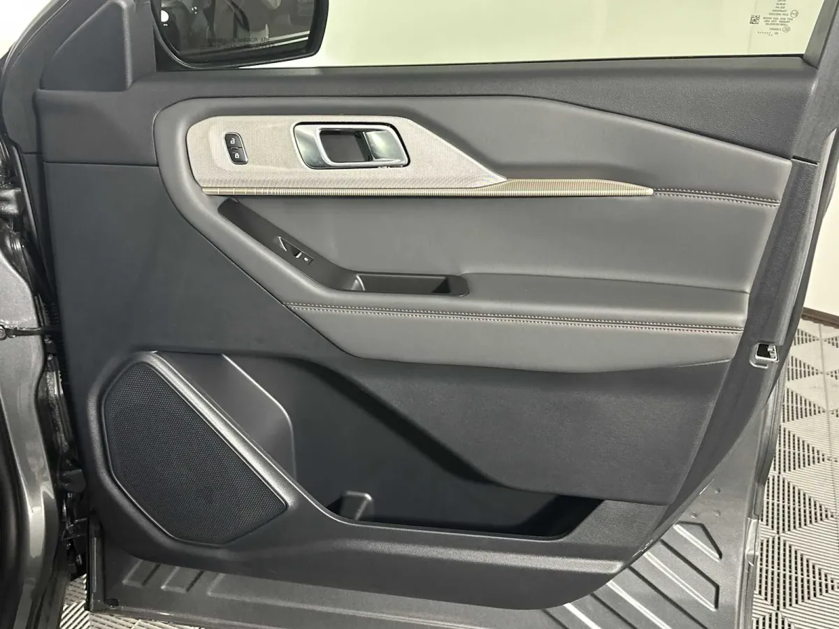 2025 Ford Explorer Active thumbnail 19