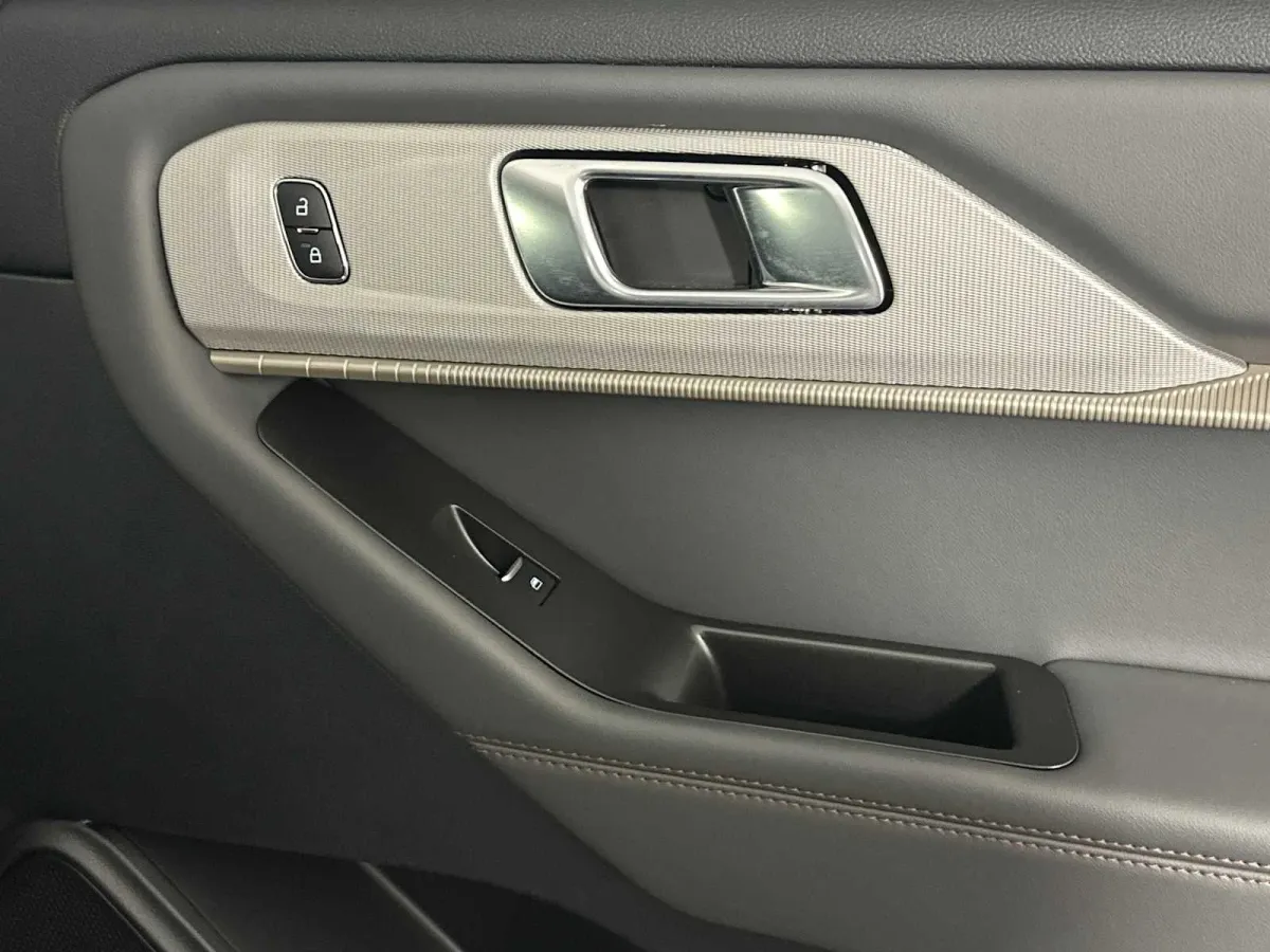 2025 Ford Explorer Active thumbnail 20