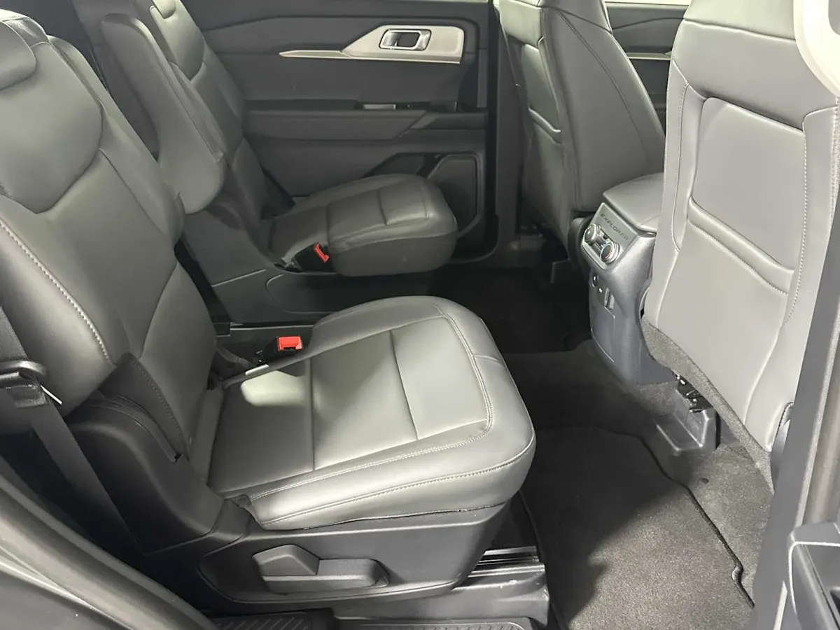 2025 Ford Explorer Active thumbnail 21