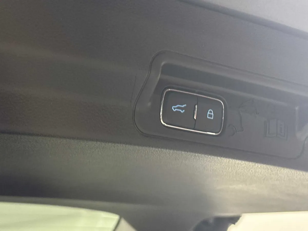 2025 Ford Explorer Active thumbnail 24