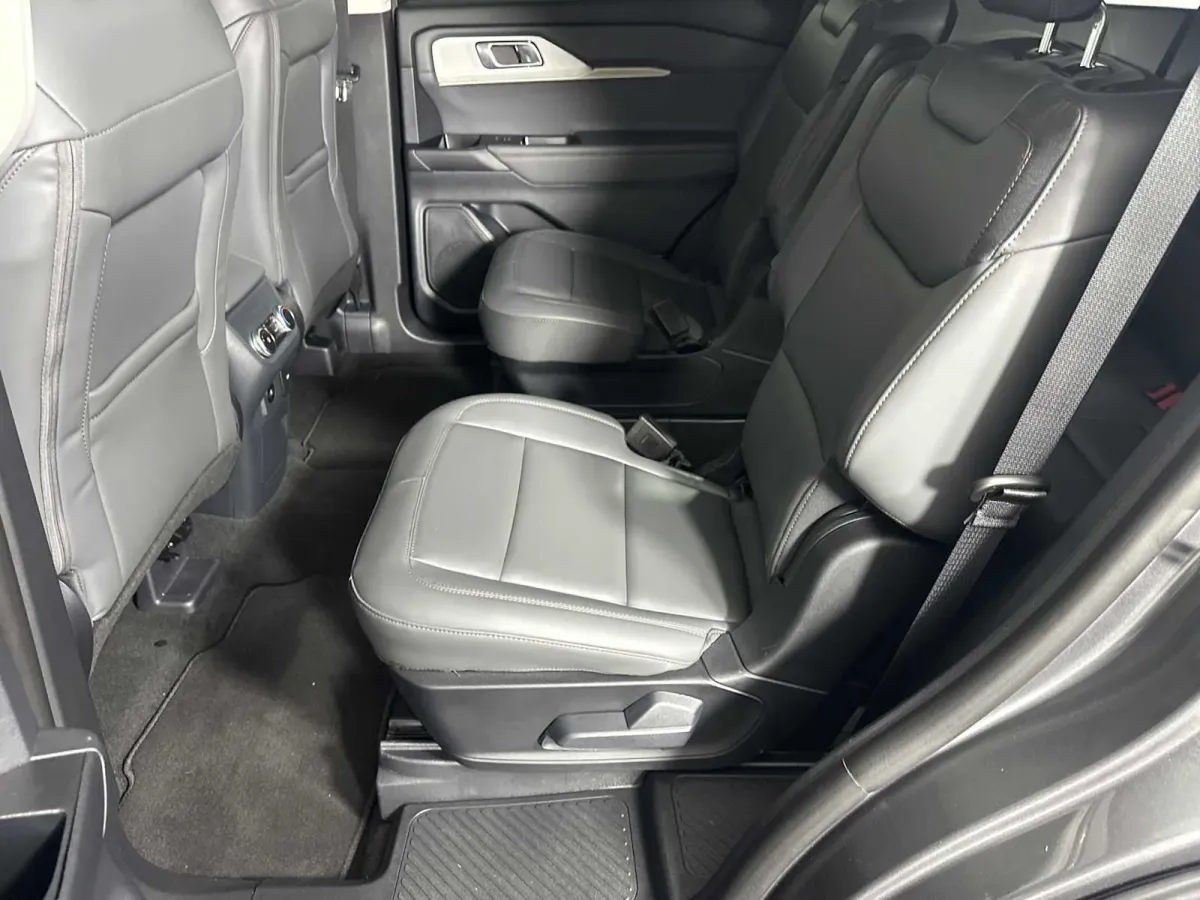 2025 Ford Explorer Active thumbnail 26