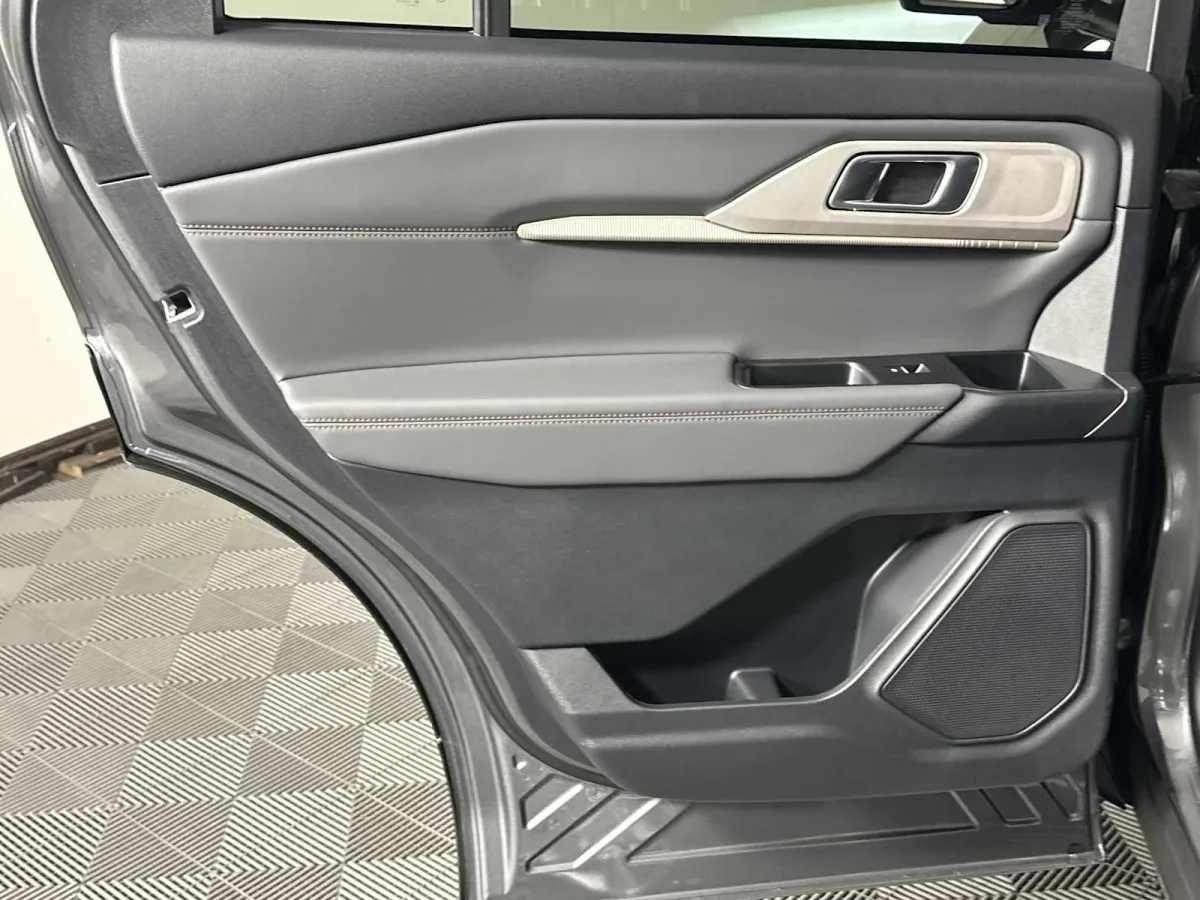 2025 Ford Explorer Active thumbnail 27