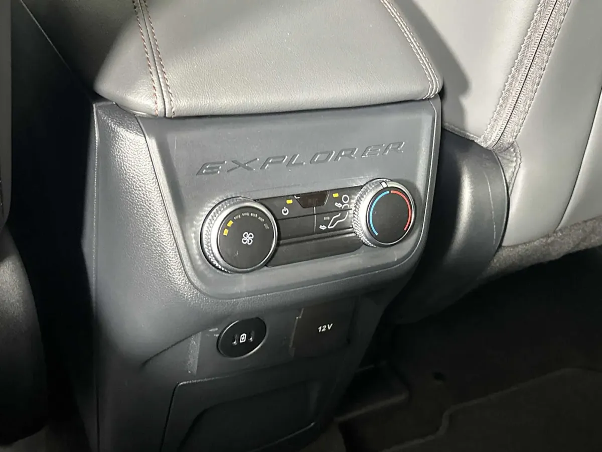 2025 Ford Explorer Active thumbnail 28