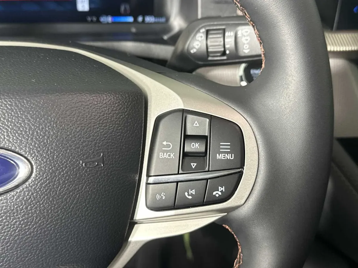 2025 Ford Explorer Active thumbnail 32