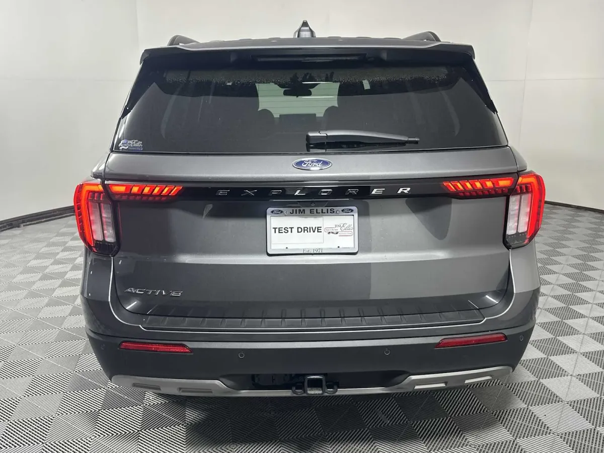 2025 Ford Explorer Active thumbnail 7