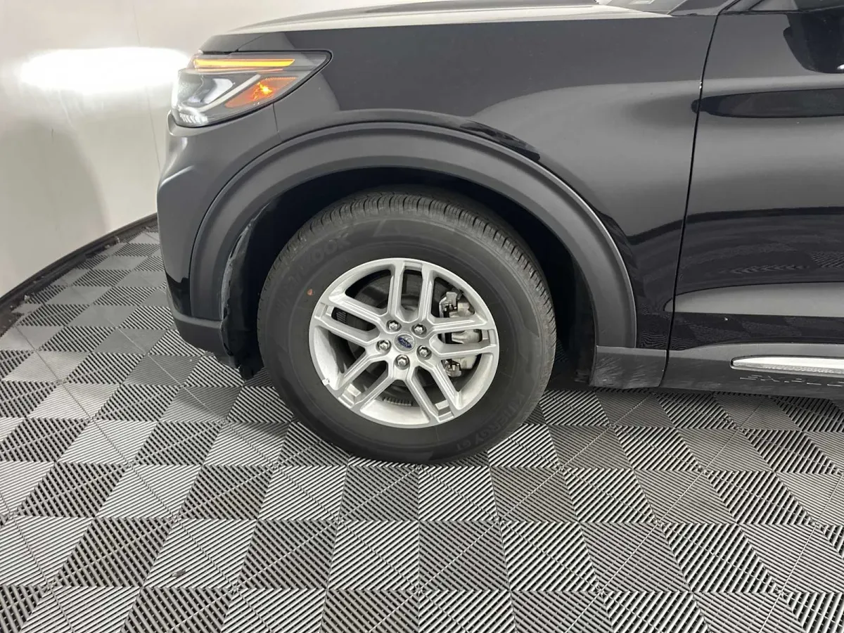 2025 Ford Explorer Active thumbnail 11
