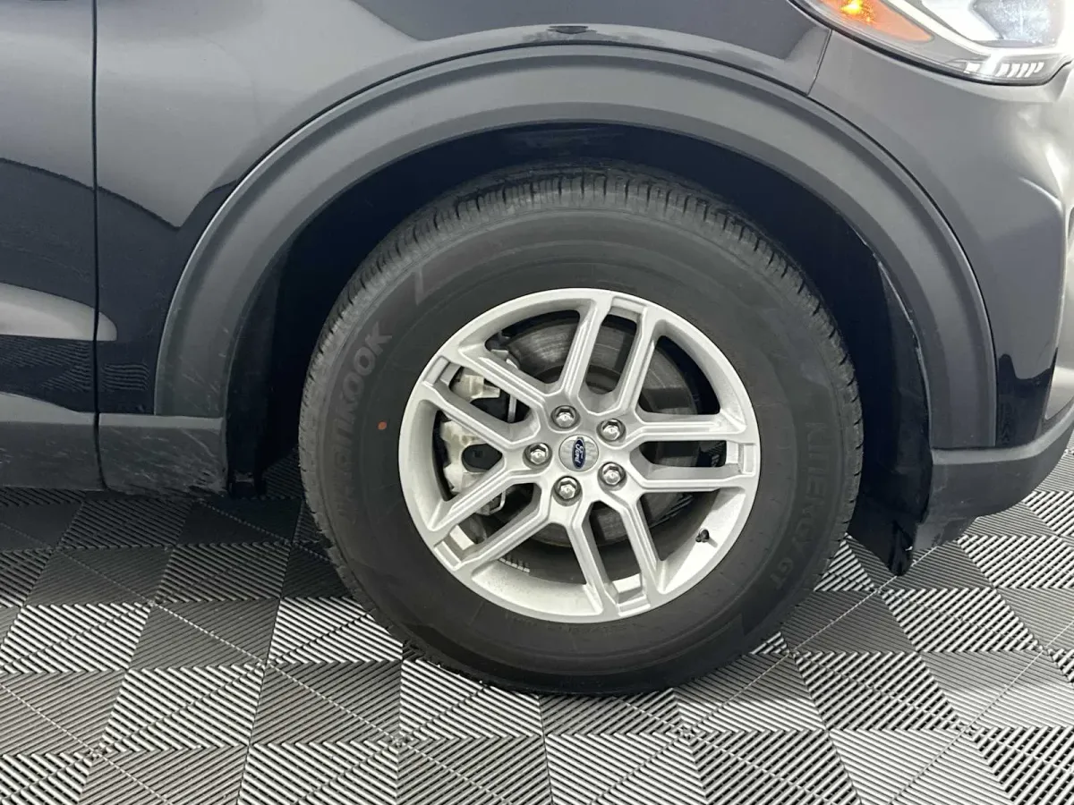2025 Ford Explorer Active thumbnail 13