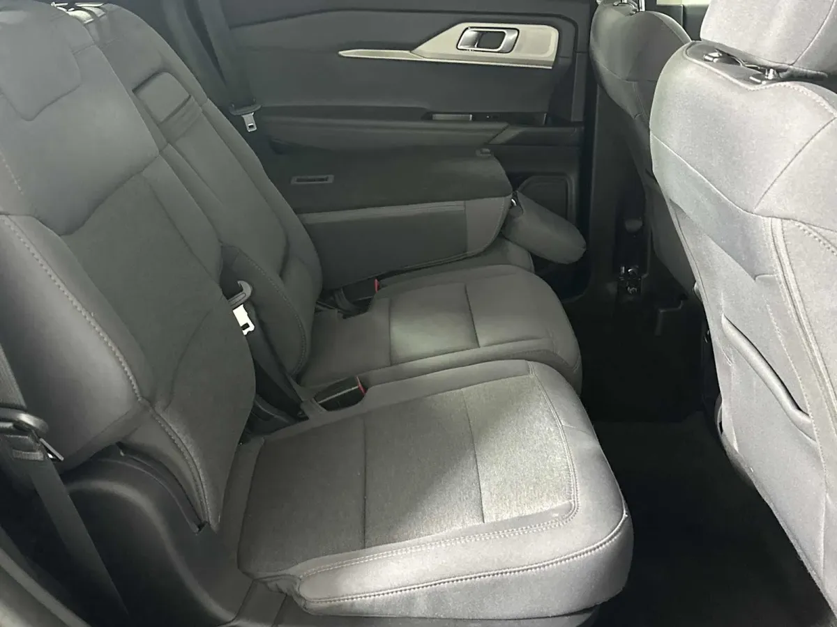 2025 Ford Explorer Active thumbnail 16
