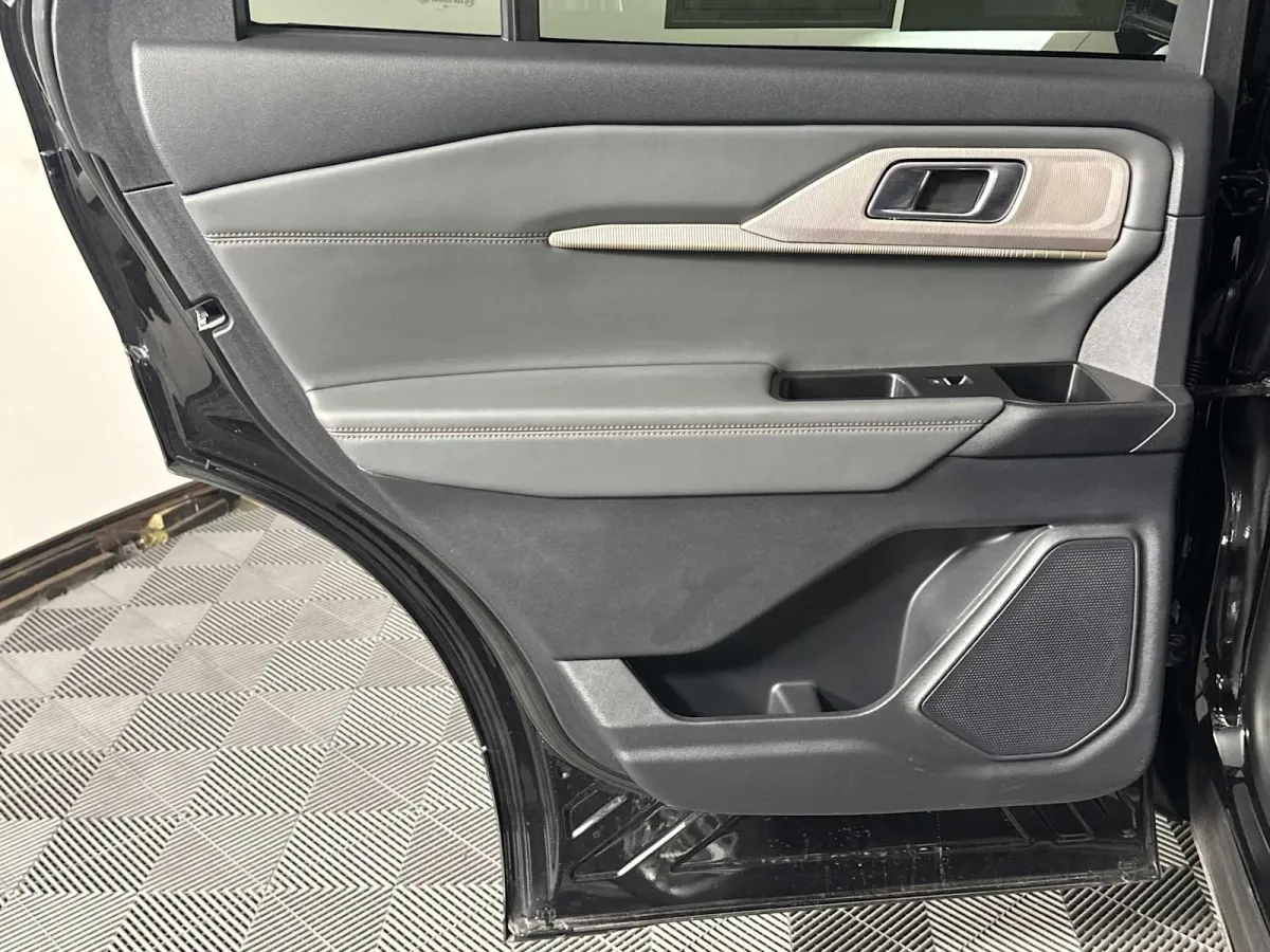 2025 Ford Explorer Active thumbnail 21