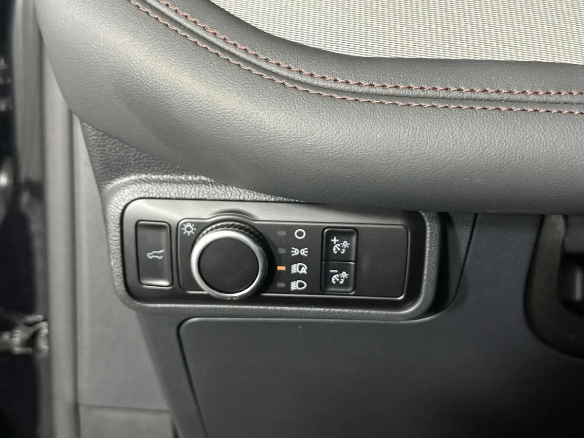 2025 Ford Explorer Active thumbnail 23