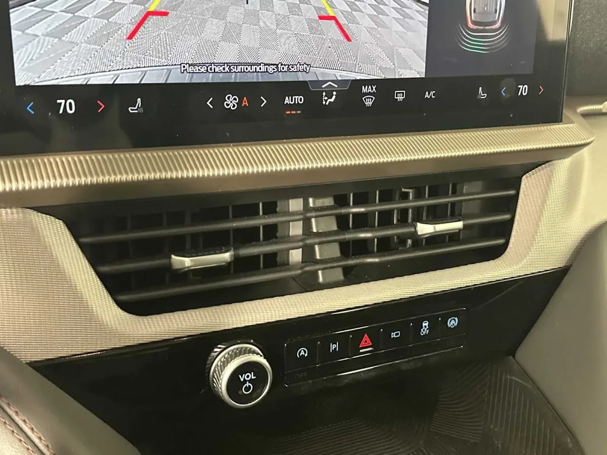 2025 Ford Explorer Active thumbnail 29