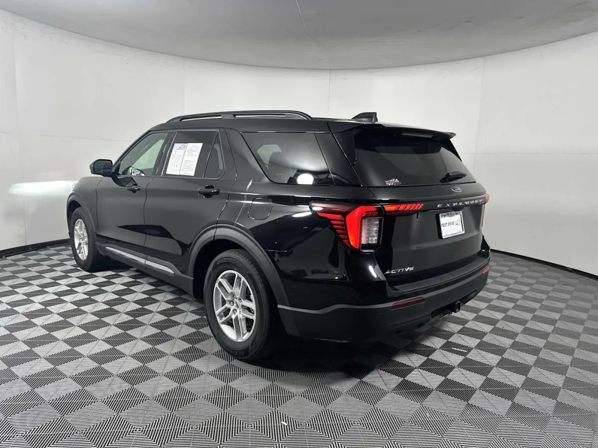 2025 Ford Explorer Active thumbnail 6