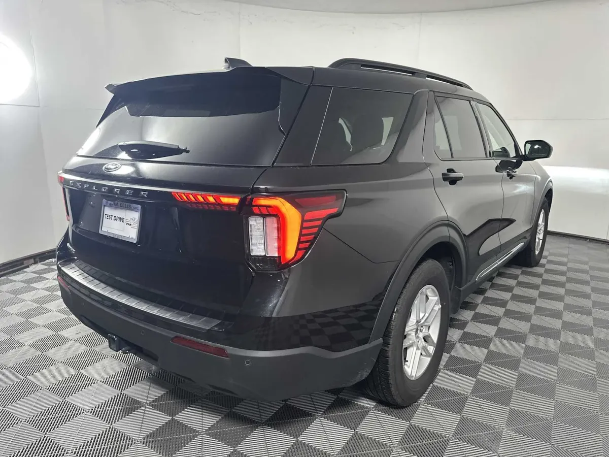 2025 Ford Explorer Active thumbnail 8