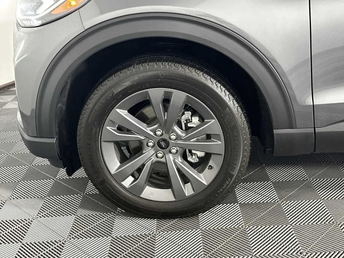 2025 Ford Explorer Active thumbnail 13